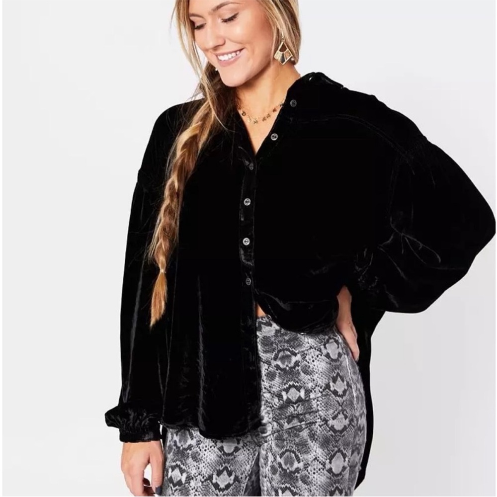 Free People La Luna Crushed Velvet Long Sleeve Blouse, Black, size M